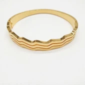 Altın Renk Dalgalı Kadın Bileklik thumbnail 7