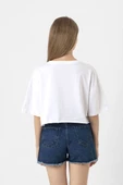 Outer Banks Lettern Beyaz Kadın Crop Tshirt thumbnail 3