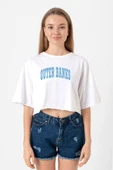 Outer Banks Lettern Beyaz Kadın Crop Tshirt thumbnail 1