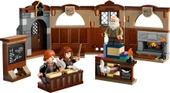 LEGO Harry Potter 76442 Hogwarts Castle: Charms Class thumbnail 3