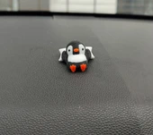 Sevimli Yastıkta Uyuyan Penguen thumbnail 3