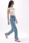 Asimetrik Bel Paça Yırtmaçlı Jean thumbnail 2