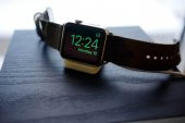 Tiny Apple Watch Nightstand ... Standları ... * Yeni * Plastik Aparat thumbnail 1