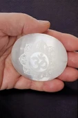 Ohm Sembolü Beyaz Selenit Masaj Terapi Taşı - Oval thumbnail 1
