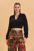 Gömlek Yaka Düğme Detaylı Crop Bluz thumbnail 4