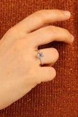 Beyaz Tektaş Altın Yüzük thumbnail 1