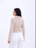 42531 TRİKO SİMLİ YAKALI CROP-TAŞ thumbnail 2