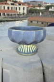 Ayaklı dekoratif beton saksı thumbnail 3