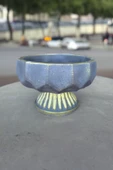 Ayaklı dekoratif beton saksı thumbnail 4