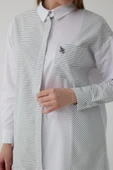 ÇİZGİ GARNİLİ TAŞLI GÖMLEK thumbnail 3