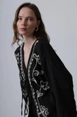 Siyah Nakış İşlemeli Müslin Kimono thumbnail 4