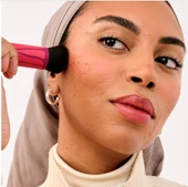 Benefit Cosmetics Hoola Wavemaker – Bronzer Makyaj Fırçası thumbnail 2
