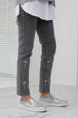 TAŞ DETAYLI KOT PANTOLON thumbnail 4