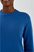 Kadın Sol Göğsü Logo Detaylı Sweatshirt thumbnail 4