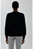 Kadın Sol Göğsü Logo Detaylı Sweatshirt thumbnail 7