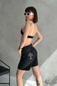 Dikişsiz Taş Detaylı Rahat Kesim Şort thumbnail 2