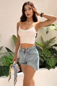 Kadın Etek Ucu Püsküllü Yıpratmalı Denim Mini Şort thumbnail 3