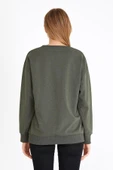 Kadın Haki Renk Basic Bisiklet Yaka Sweatshirt thumbnail 6