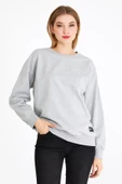 Kadın Gri Renk Basic Bisiklet Yaka Sweatshirt thumbnail 2