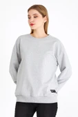 Kadın Gri Renk Basic Bisiklet Yaka Sweatshirt thumbnail 1