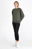 Kadın Haki Renk Basic Bisiklet Yaka Sweatshirt thumbnail 4