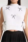 Kurdele Detaylı Triko Crop Süveter thumbnail 3