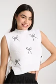 Kurdele Detaylı Triko Crop Süveter thumbnail 1