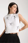 Kurdele Detaylı Triko Crop Süveter thumbnail 2