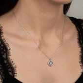 Swarovski Taşlı Gümüş Dörtgen Bayan Kolye thumbnail 1