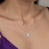 Swarovski Taşlı Gümüş Çiçek Bayan  Kolye thumbnail 1