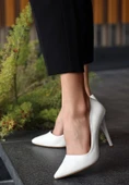 Hillar Beyaz Cilt Stiletto Ayakkabı thumbnail 1