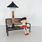 Bankta Oturan Kız Biblo thumbnail 1