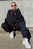 Madmext Siyah Bisiklet Yaka Basic Sweatshirt MG1559 thumbnail 2