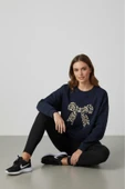 blackbonds baskılı bisiklet yaka kadın basic sweatshirt thumbnail 4