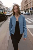 Kadın Açık Mavi Bomber Denim Ceket thumbnail 1