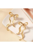 Gold Kaplama Dalgalı Fiyonk Küpe thumbnail 4