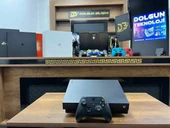 Microsoft Xbox One X 1 TB Tek Kol (İKİNCİ EL) thumbnail 1