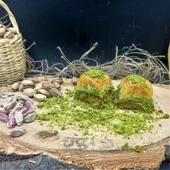 Fıstıklı Baklava 1320 Gr. Tepsili thumbnail 1