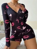 Arias Closet Pamuklu Kırmızı Öpücük ve Kalp Desenli Düğmeli Uzun Kol Tulum Pijama thumbnail 3