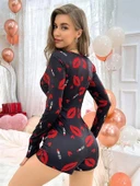 Arias Closet Pamuklu Kırmızı Ruj ve Öpücük Desenli Düğmeli Uzun Kol Tulum Pijama thumbnail 4