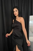 Siyah Volanlı Saten Abiye thumbnail 2