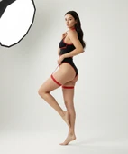 Tek Parça Kırmızı Şerit Tasarımlı Siyah Body thumbnail 3