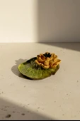 Sarı Lotus Çiçeği Dekoratif Tabak thumbnail 1