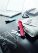 Victorinox 1.3405 Compact Çakı thumbnail 4