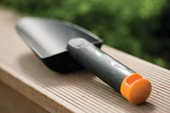 Fiskars Solid 137000 Küçük Toprak Küreği 29cm thumbnail 5