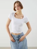XSIDE Beyaz U Yaka Dantel Detaylı Crop thumbnail 1