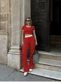 Crop pantolon biyeli takım kırmızı thumbnail 3