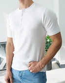 Erkek Beyaz Fitilli Henley Yaka Basic Tişört thumbnail 1