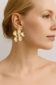 Gold Flower Papatya Küpe thumbnail 2