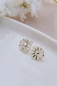Silver Mini Papatya Küpe thumbnail 2